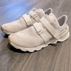 Sorel white athletic sneakers almost new size 9